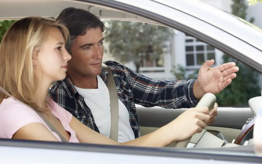 8 Things to Consider Before Deciding on a Driving Instructor img
